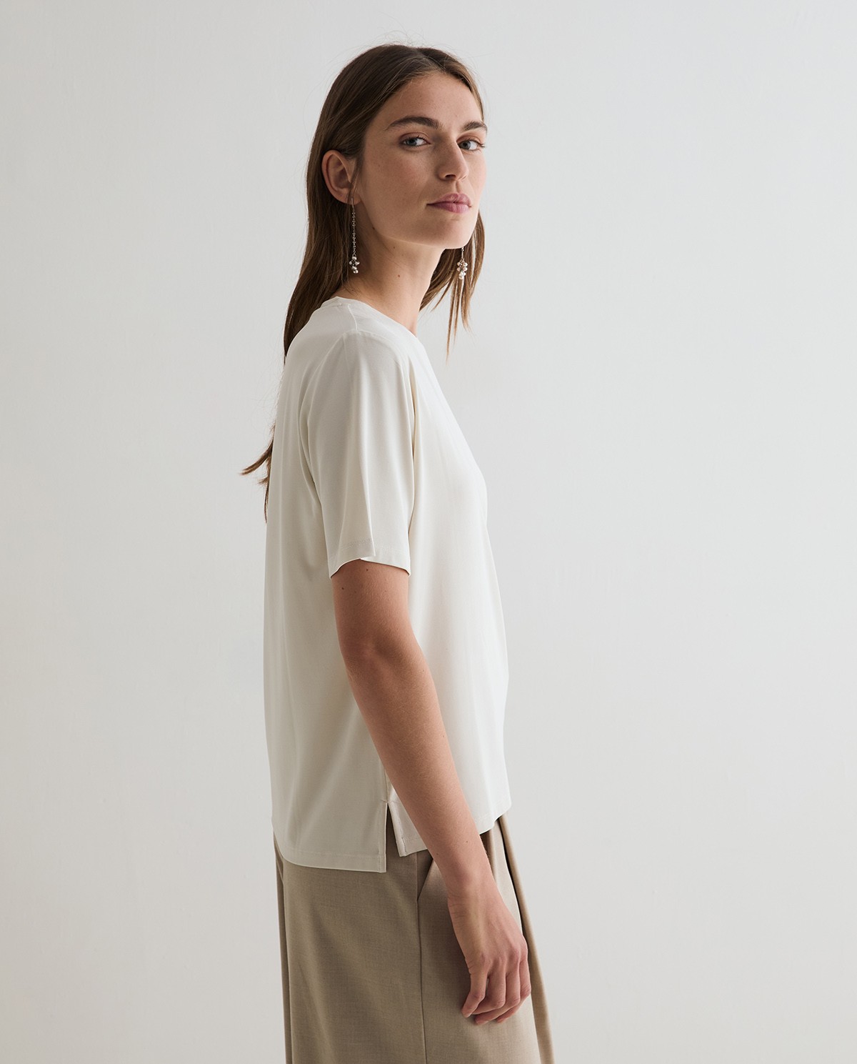 Camiseta tacto suave en color crudo 2