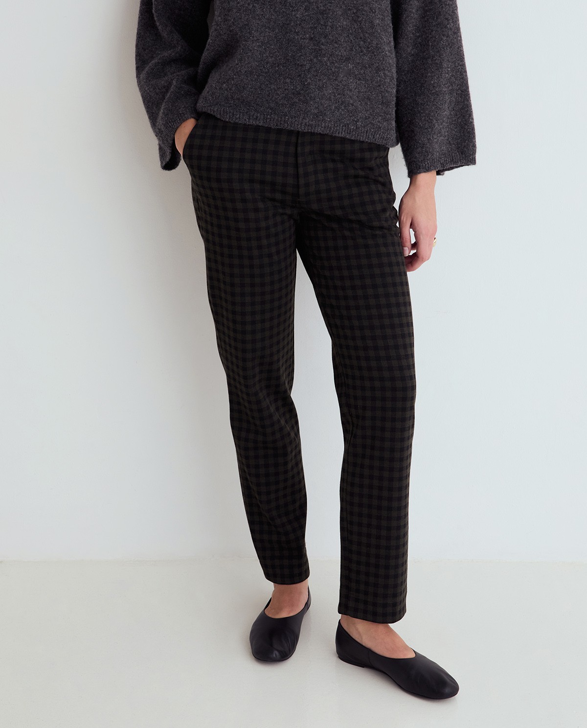 Pantalón recto de cuadros, vista frontal con detalle del tejido jacquard 1