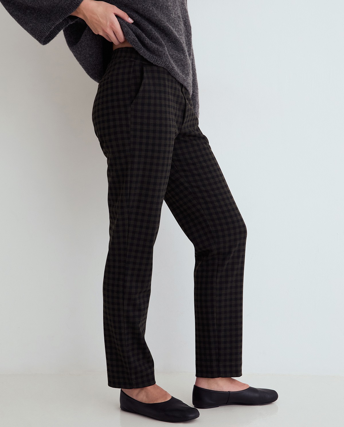 Pantalón recto de cuadros, vista frontal con detalle del tejido jacquard 2