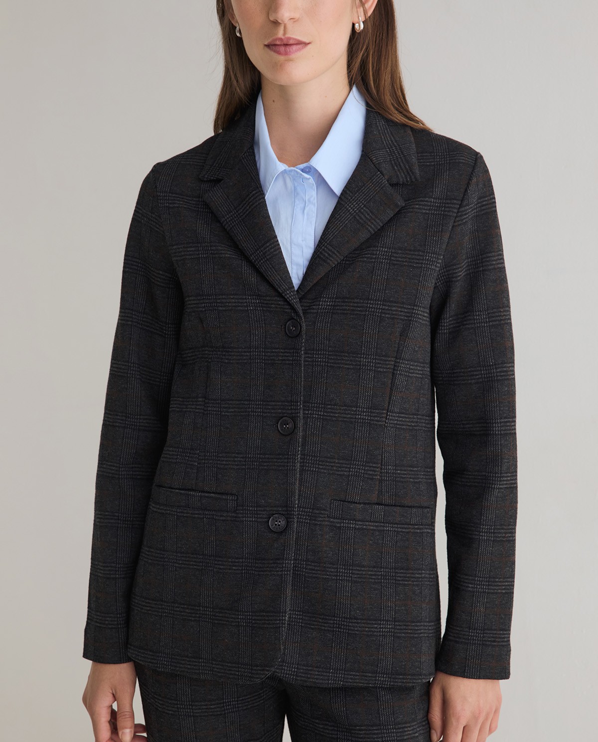 Americana de punto jacquard con estampado cuadros, vista frontal con detalle del tejido 3