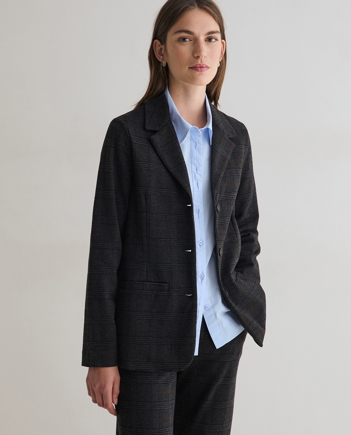 Americana de punto jacquard con estampado cuadros, vista frontal con detalle del tejido 4