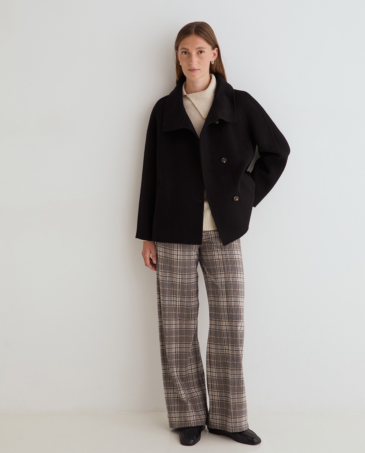 Wide-leg trousers in multicolour checks, front view with jacquard fabric detail 4