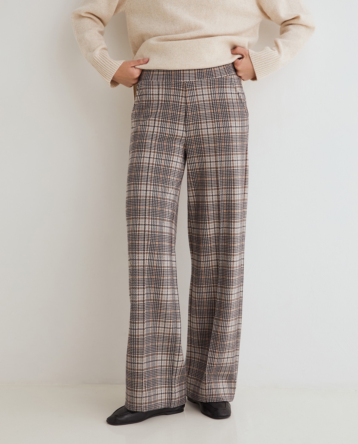 Wide-leg trousers in multicolour checks, front view with jacquard fabric detail 1