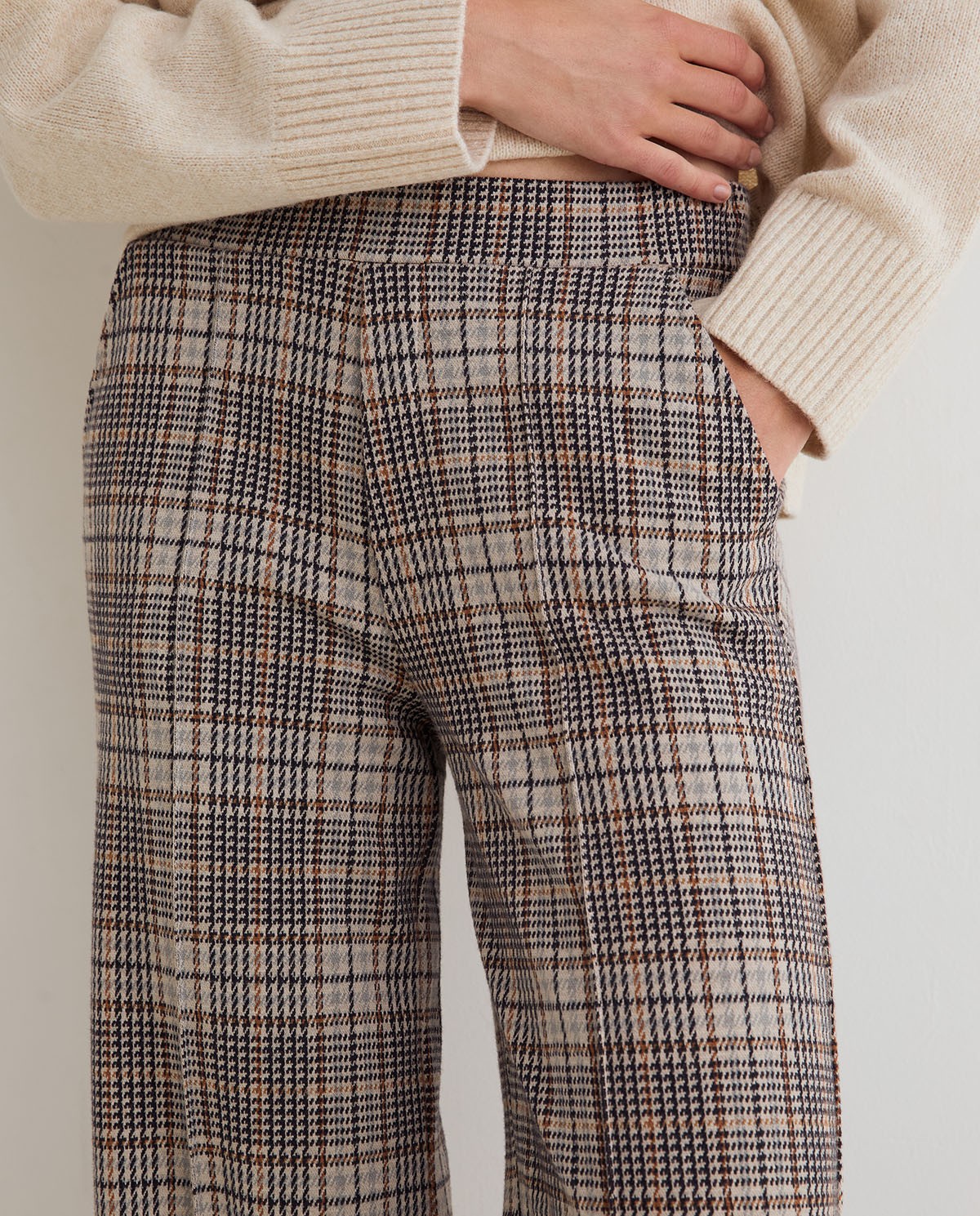 Wide-leg trousers in multicolour checks, front view with jacquard fabric detail 2