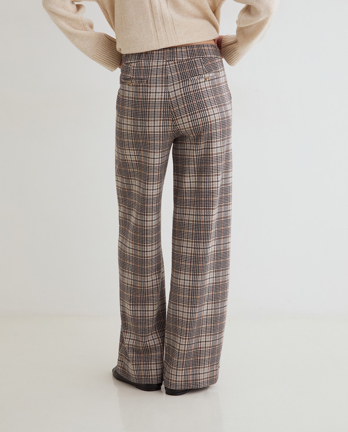 Wide-leg trousers in multicolour checks, front view with jacquard fabric detail 3