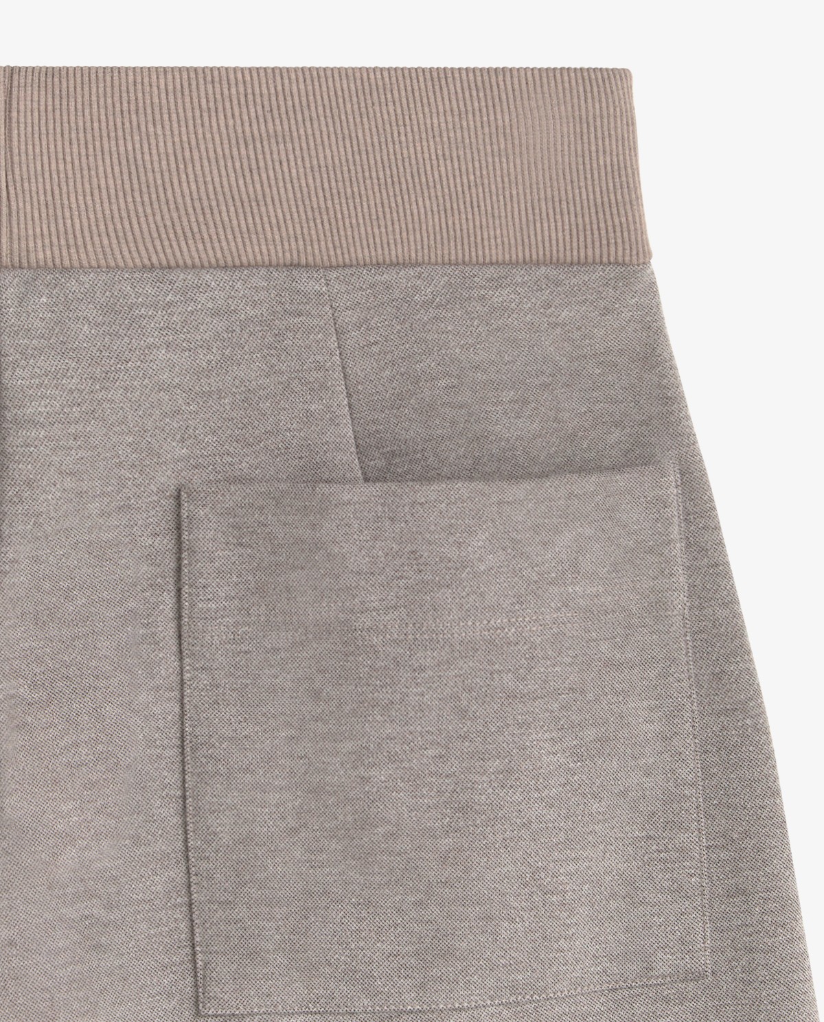 Pantalones punto wide leg en color gris, vista frontal con detalle del tejido interlock 8