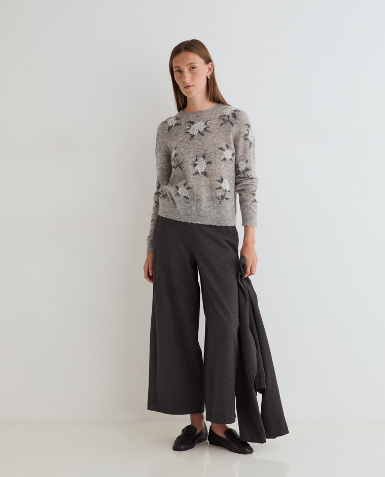 Pantalones punto wide leg en color gris oscuro, vista frontal con detalle del tejido interlock