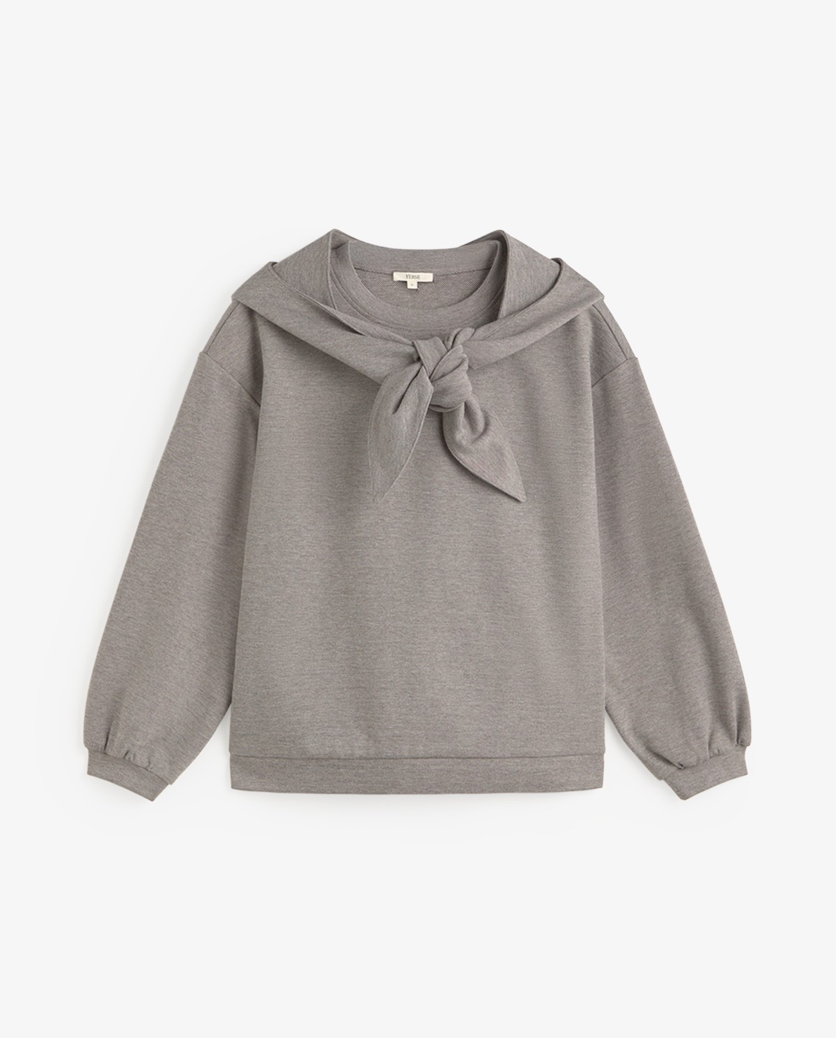 Sudadera oversize con capucha extraíble en color gris, vista frontal con detalle del tejido interlock 9