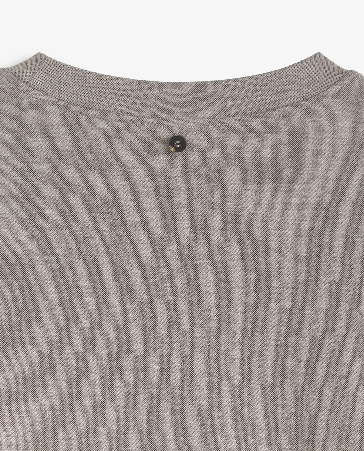 Sudadera oversize con capucha extraíble en color gris, vista frontal con detalle del tejido interlock 10