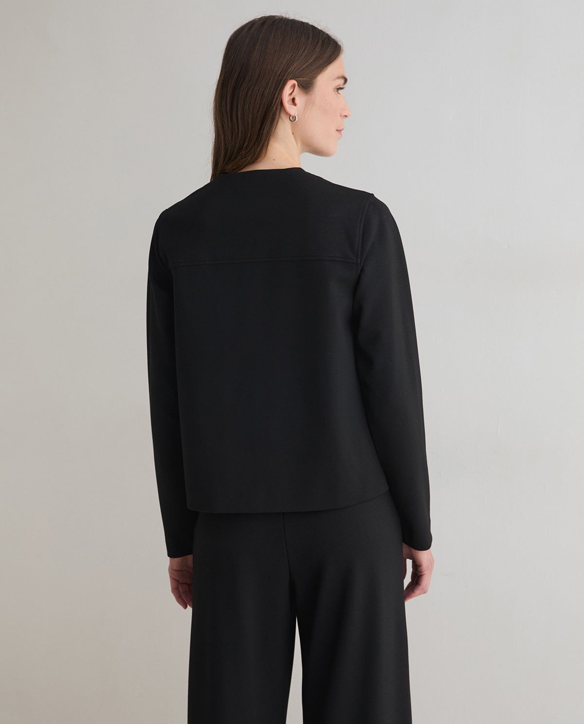 Chaqueta corta de punto negra para mujer 3