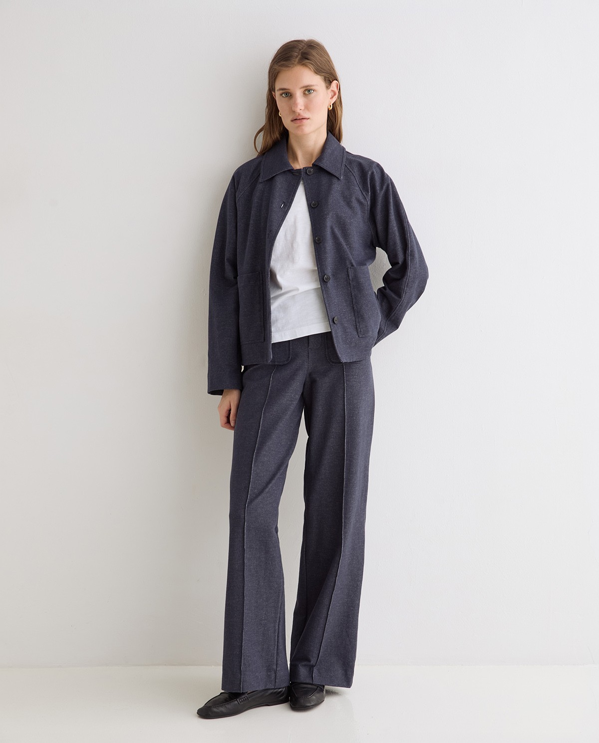Pantalón punto efecto denim en color índigo