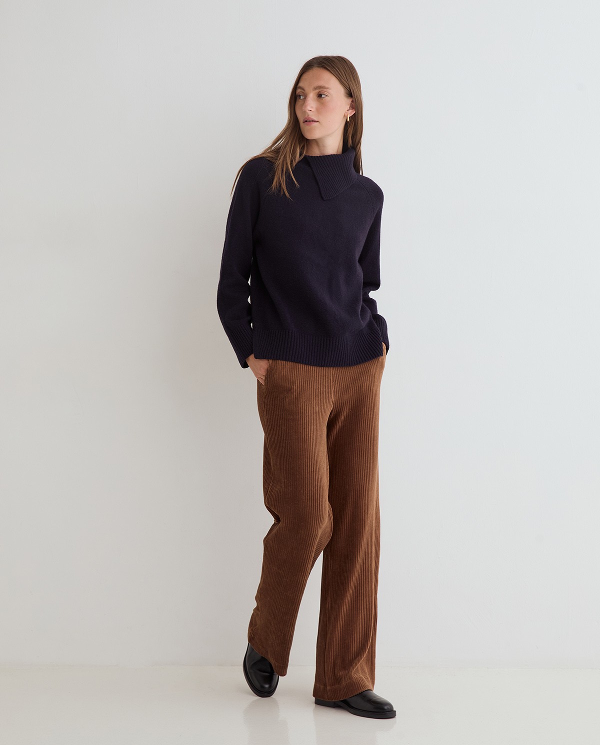 Camel wide-leg corduroy trousers, front view with corduroy fabric detail 1