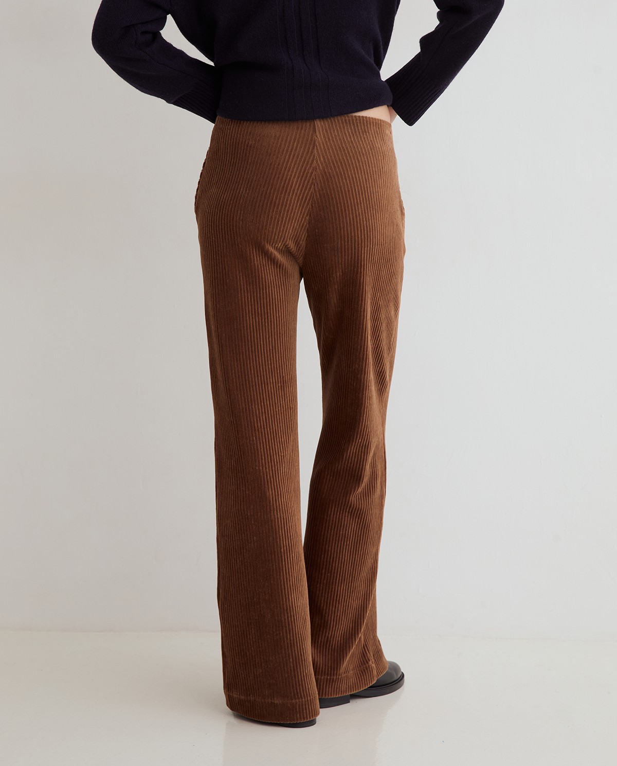Camel wide-leg corduroy trousers, front view with corduroy fabric detail 5