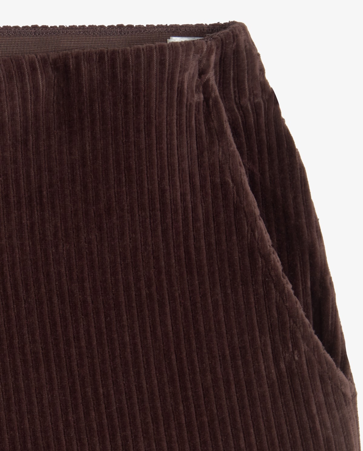 Pantalon wide leg en velours côtelé coloris marron, vue de face avec détail du tissu 6