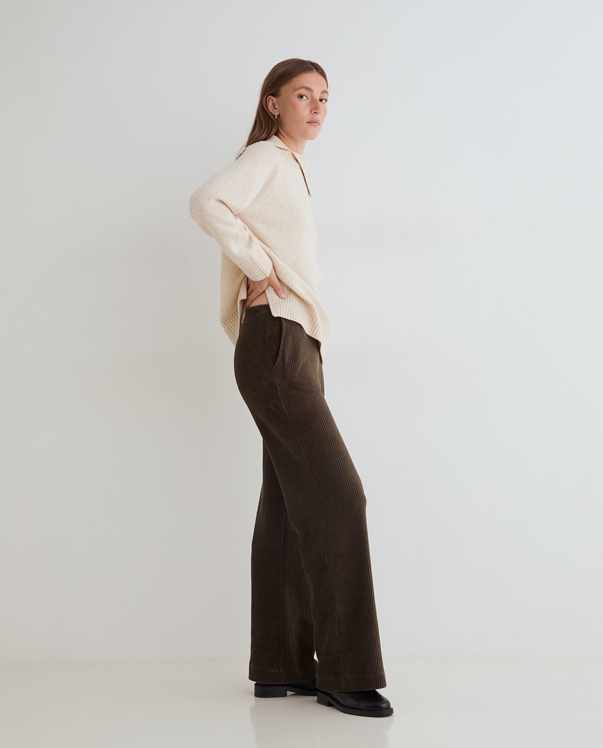 Khaki green wide-leg corduroy trousers, front view with corduroy fabric detail 3