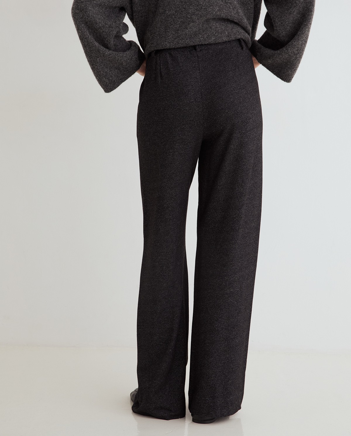 Pantalón wide leg gris oscuro para mujer 4