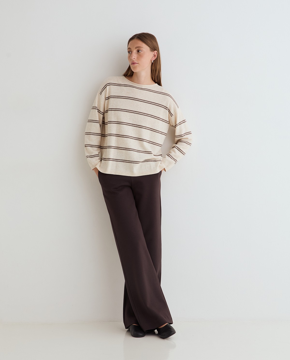Pantalón ancho de punto marrón oscuro