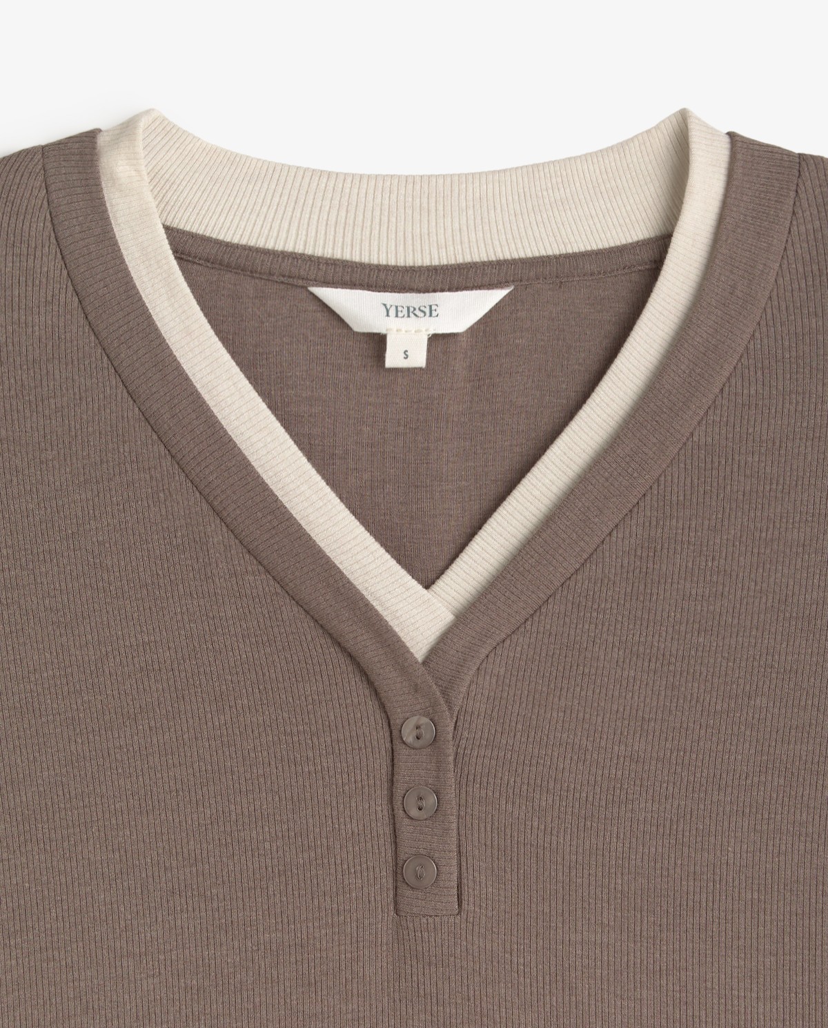 Beige layered-effect T-shirt, front view with fabric detail 4