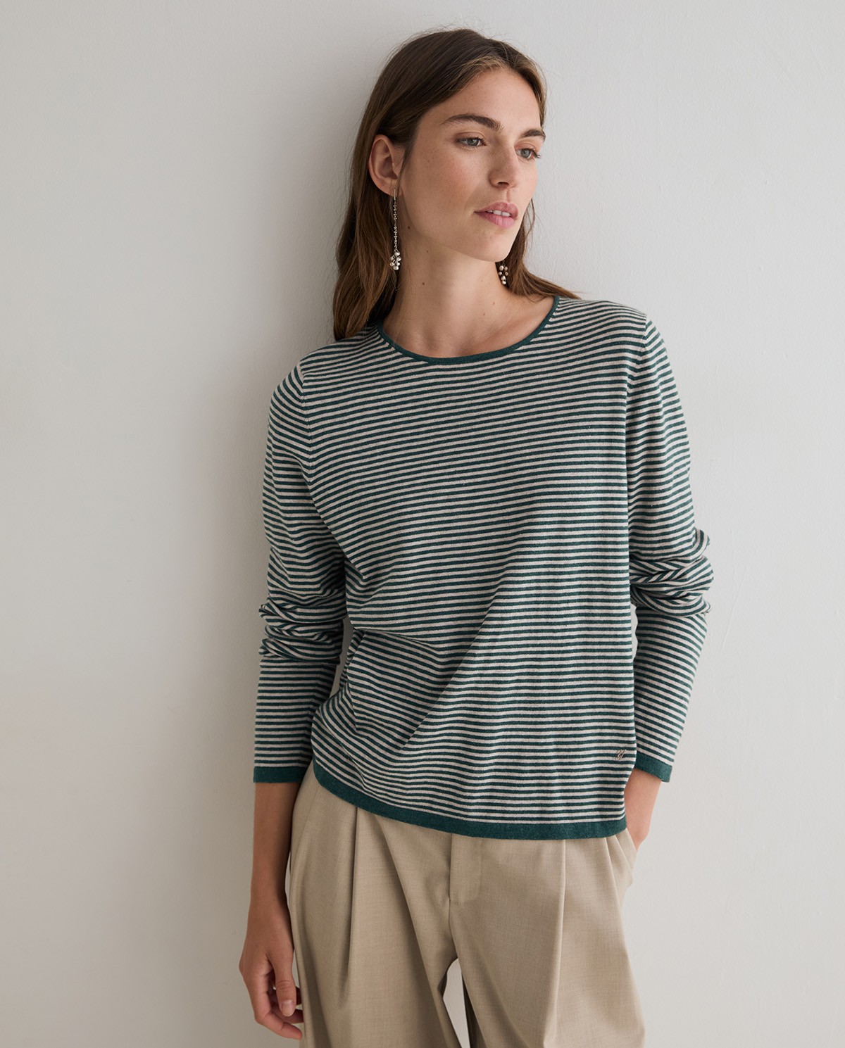 Jersey de rayas de punto fino en verde y beige 2