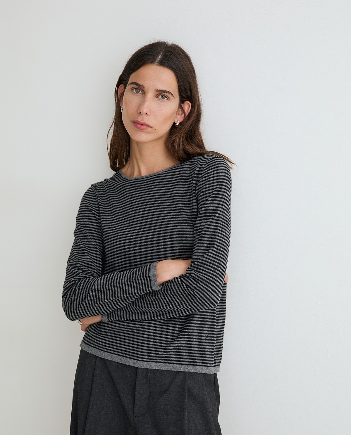 Jersey de rayas de punto fino en gris y negro 2
