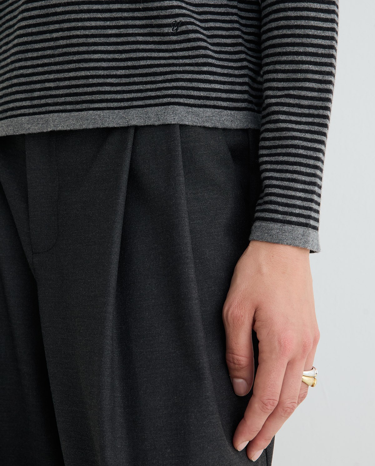 Jersey de rayas de punto fino en gris y negro 3