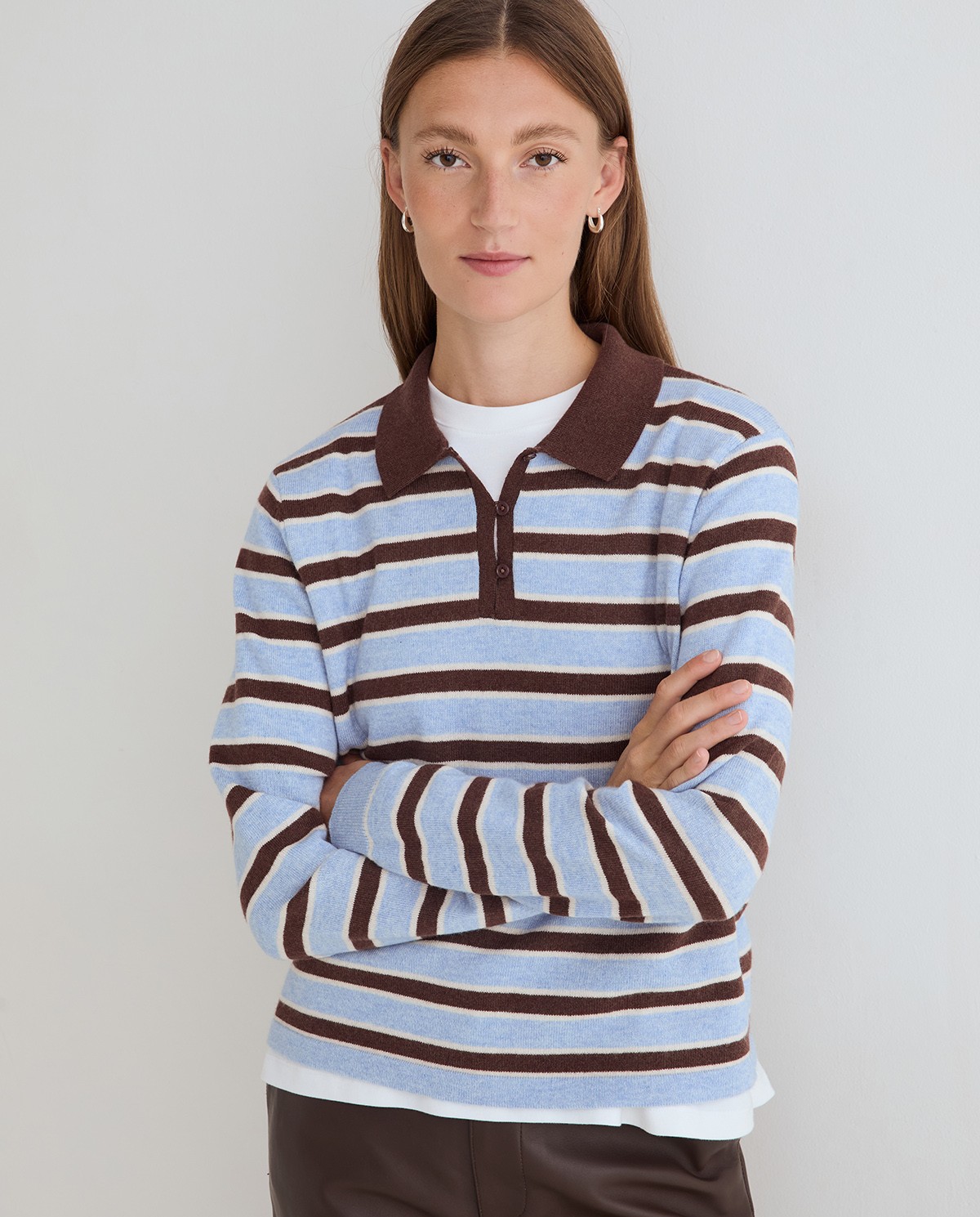 Jersey polo de punto fino a rayas azul claro y marrón 1