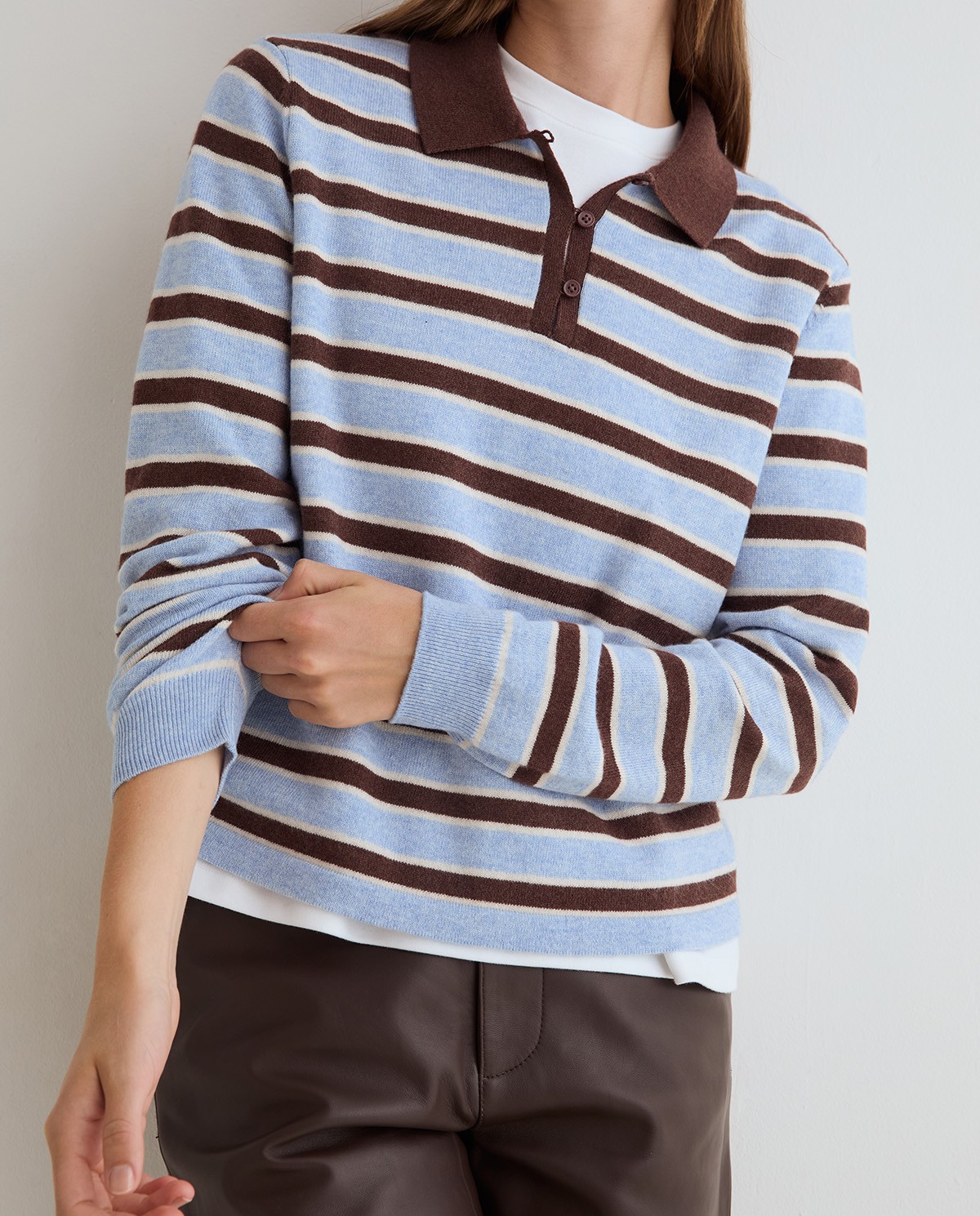 Jersey polo de punto fino a rayas azul claro y marrón 3
