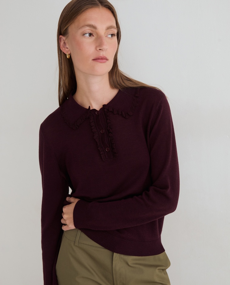 Jersey fino con cuello volante granate oscuro