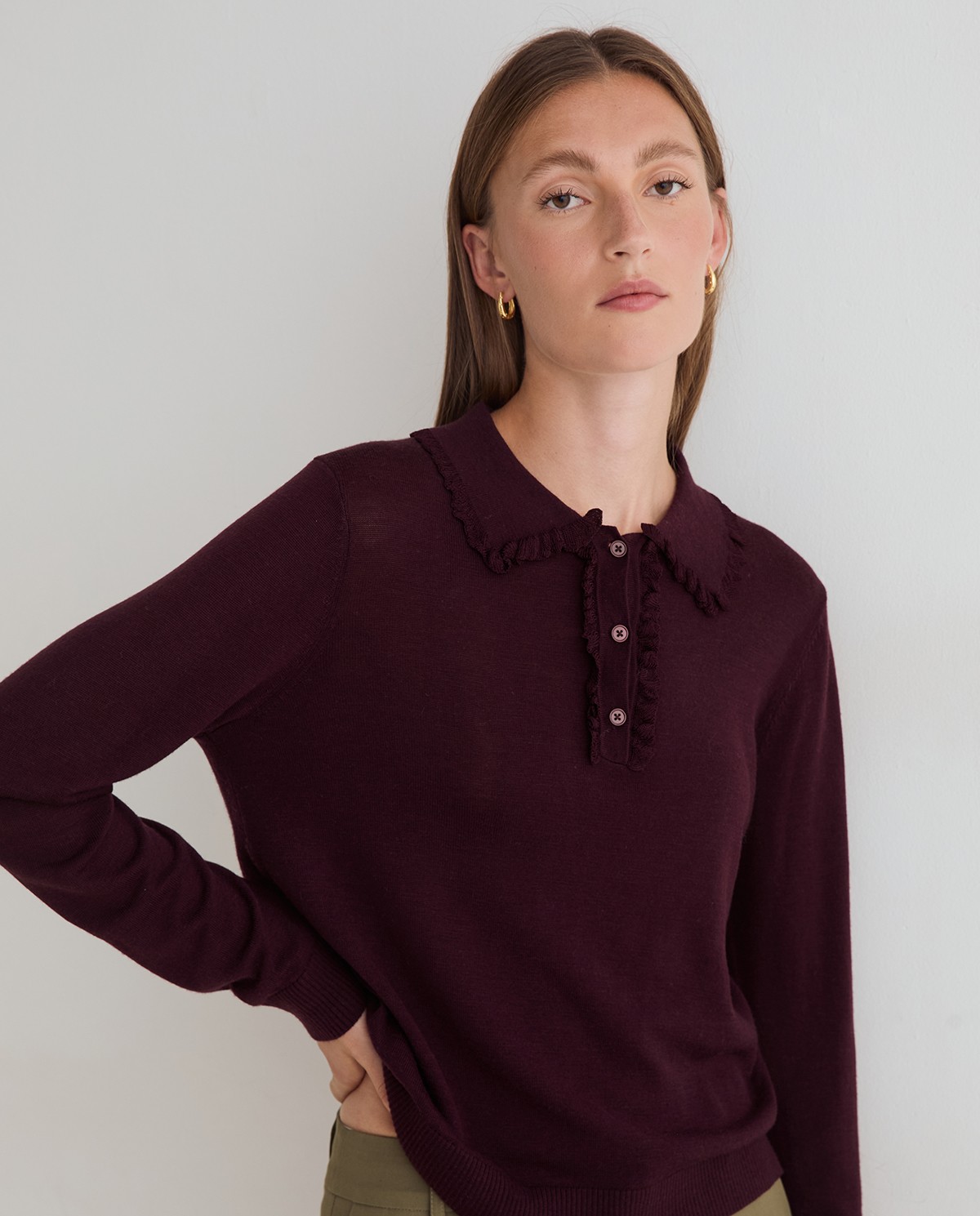 Jersey fino con cuello volante granate oscuro 3