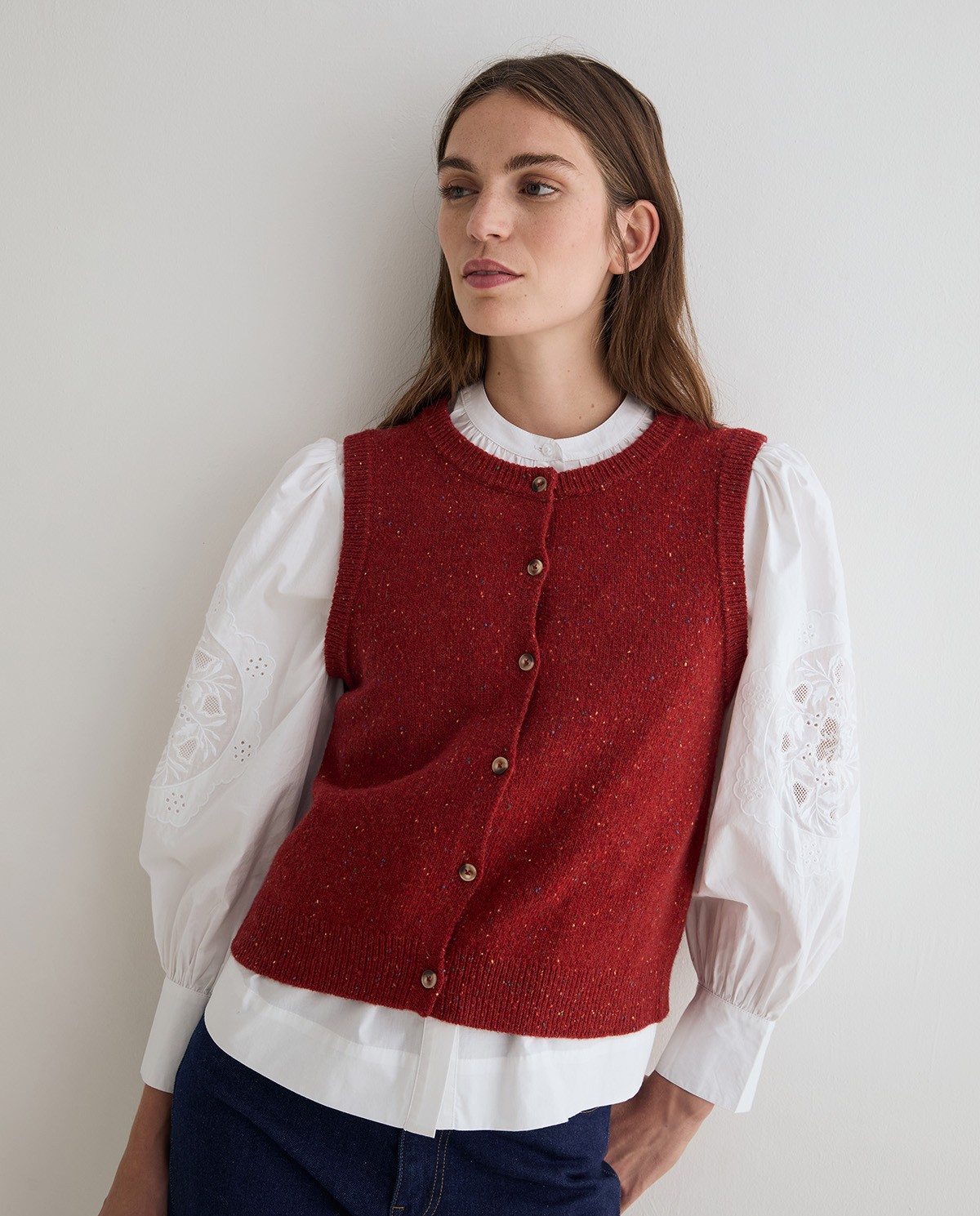 Chaleco de punto tweed rojo, vista frontal con detalle del tejido 1