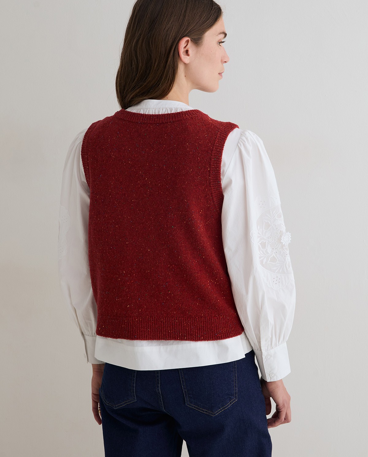 Chaleco de punto tweed rojo, vista frontal con detalle del tejido 3