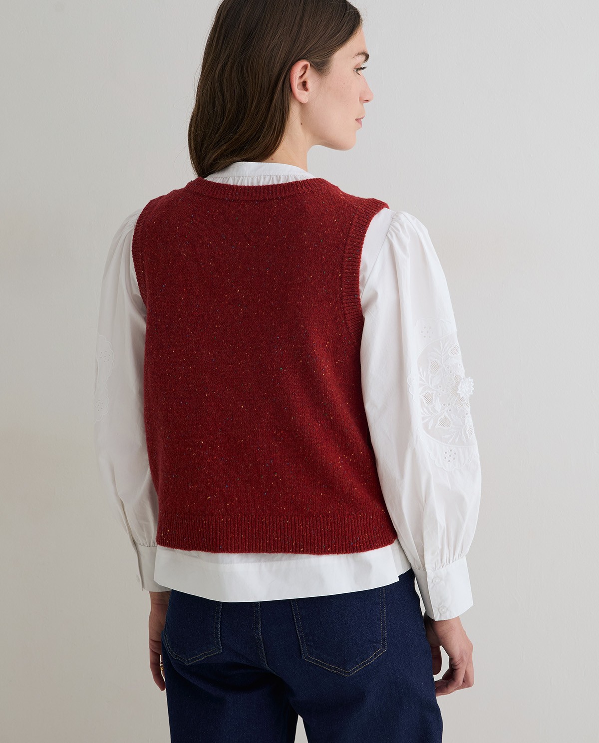 Chaleco de punto tweed rojo, vista frontal con detalle del tejido 4
