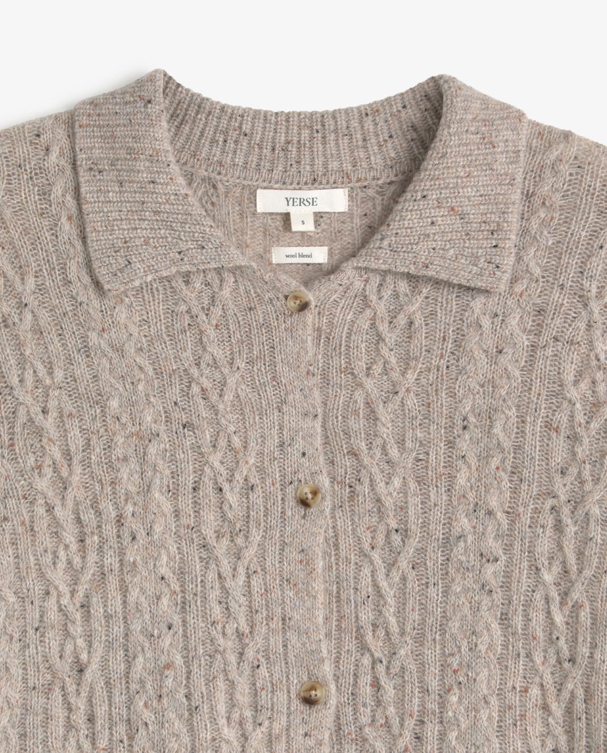 Cárdigan de punto tweed trenzado crudo, vista frontal con detalle del tejido 7