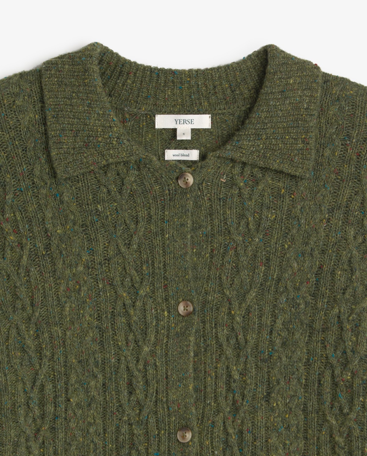 Cárdigan de punto tweed trenzado verde, vista frontal con detalle del tejido 9