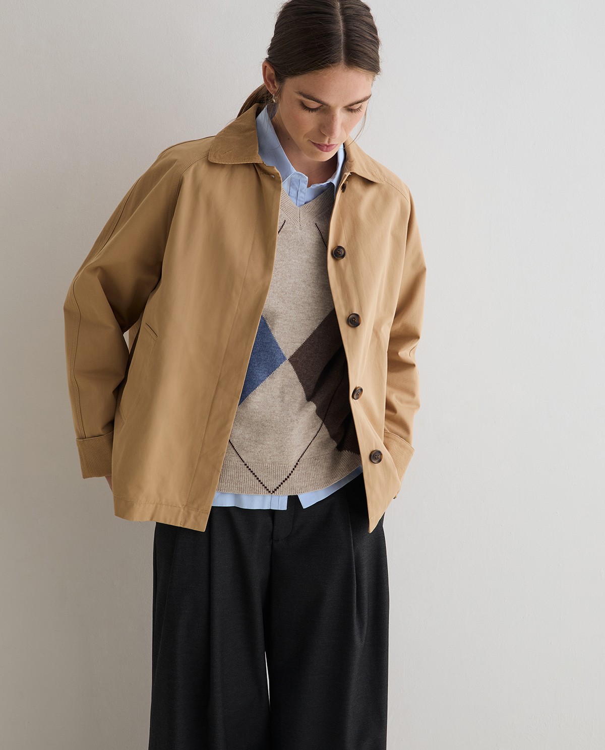 Gabardina corta beige