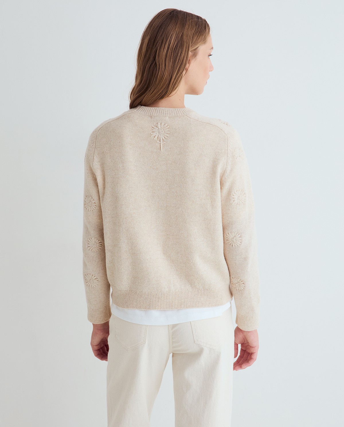 Jersey de lana con flores bordadas crudo 2