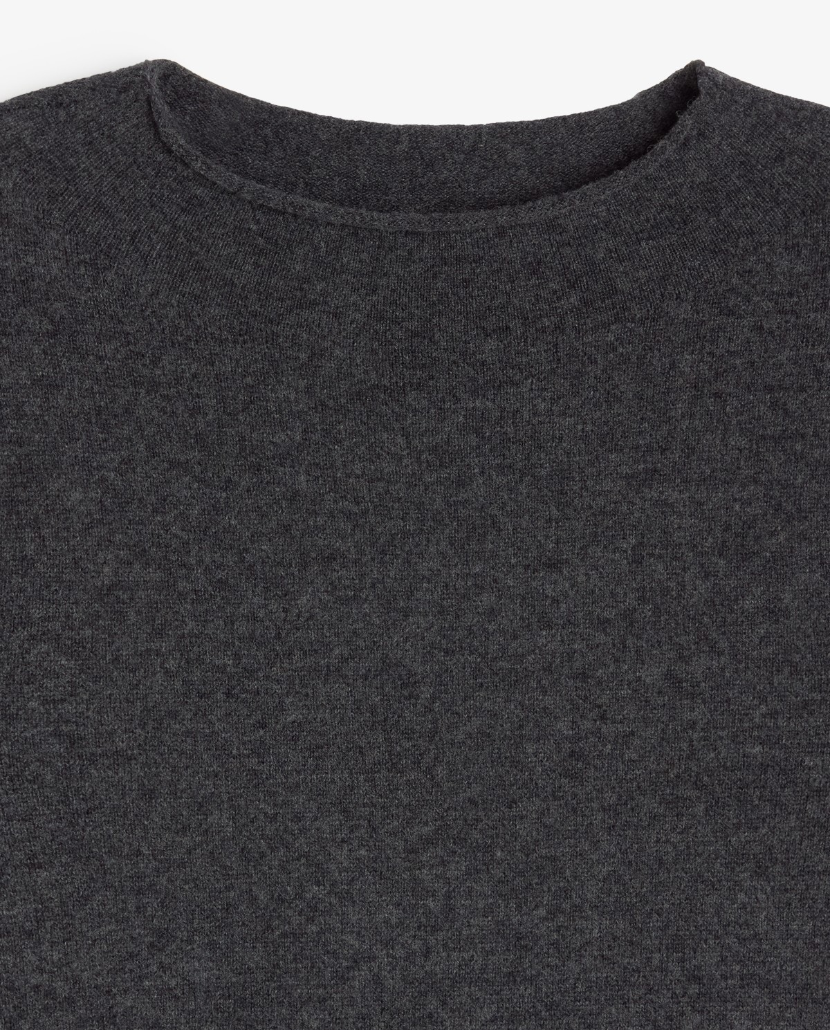 Vestido corto de punto gris oscuro, vista frontal con detalle del tejido 7