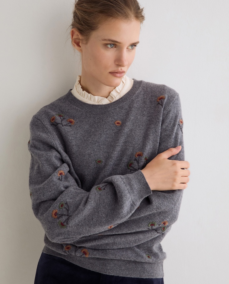 Jersey bordado de flores gris