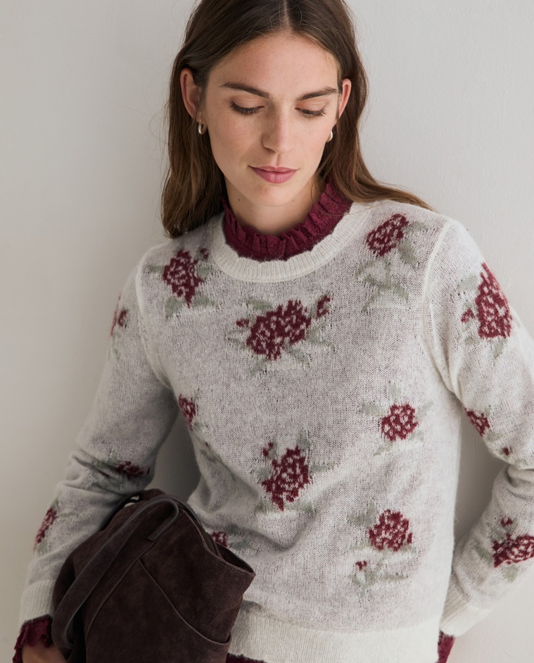 Jersey de punto crudo con flores multicolor, vista frontal con detalle del jacquard