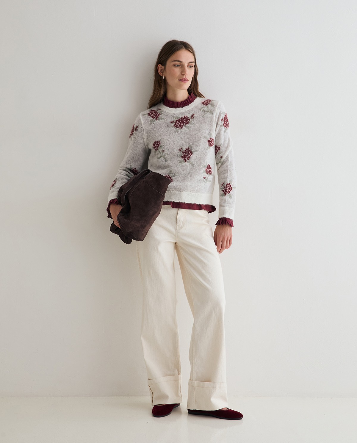 Jersey de punto crudo con flores multicolor, vista frontal con detalle del jacquard 4