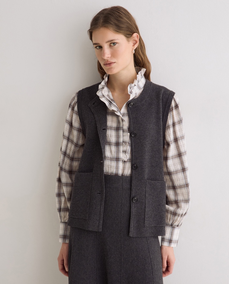 Knit vest in dark grey