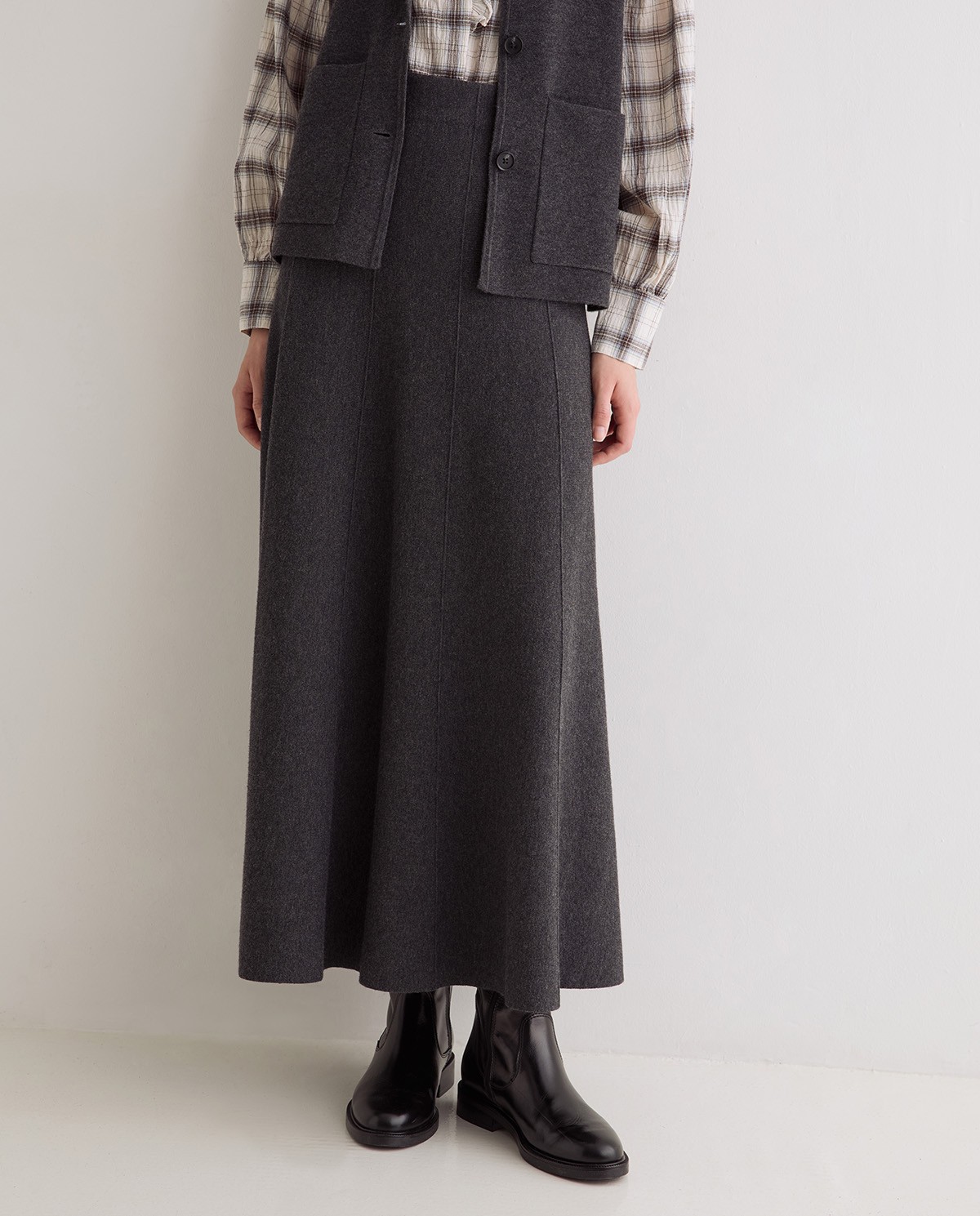 Falda midi de punto gris oscuro | YERSE 2