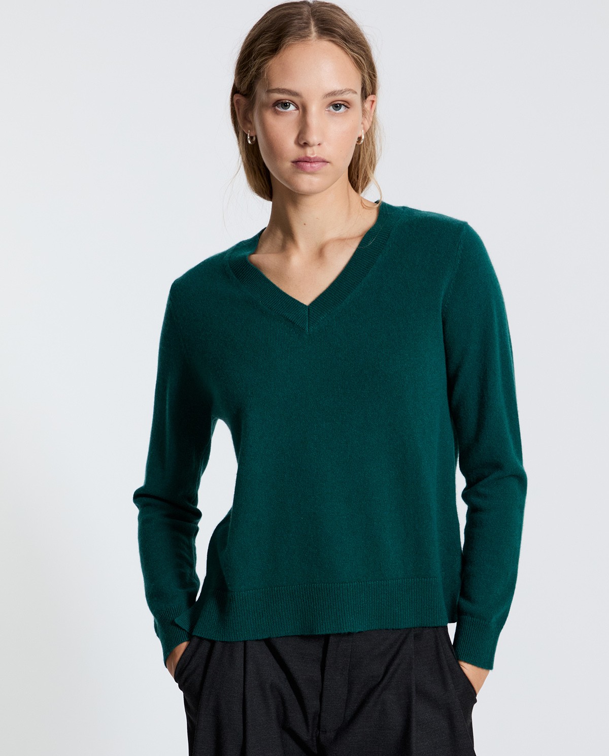 Jersey de cashmere cuello pico verde 1