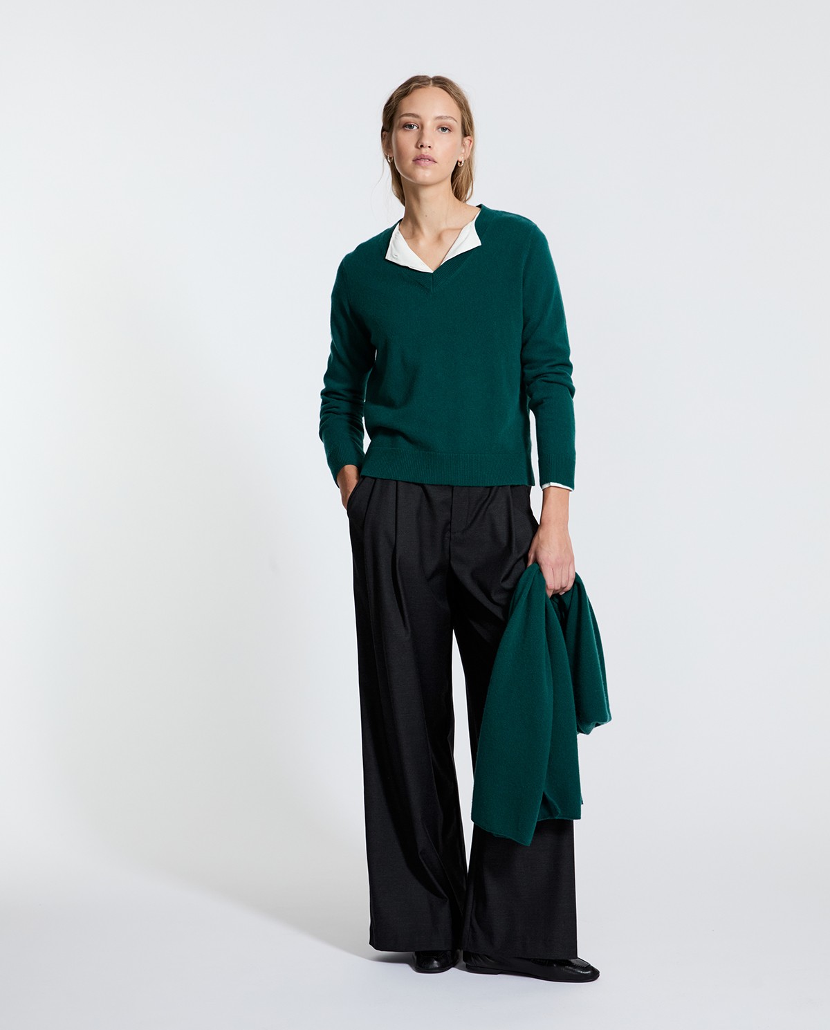 Jersey de cashmere cuello pico verde