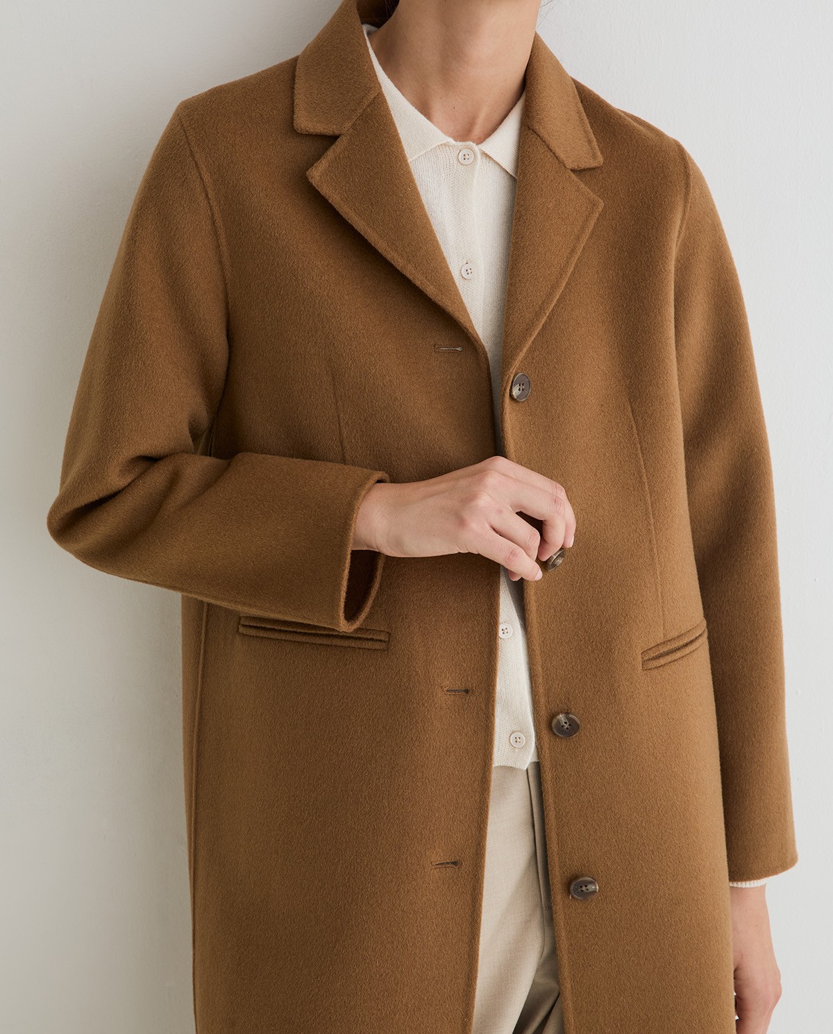 Abrigo midi de lana en color camel 1
