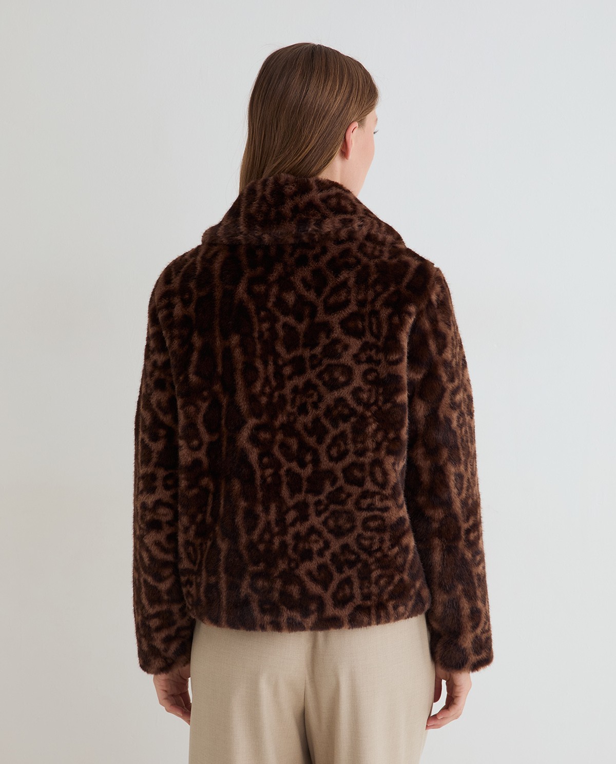 Abrigo corto efecto pelo print leopardo 5