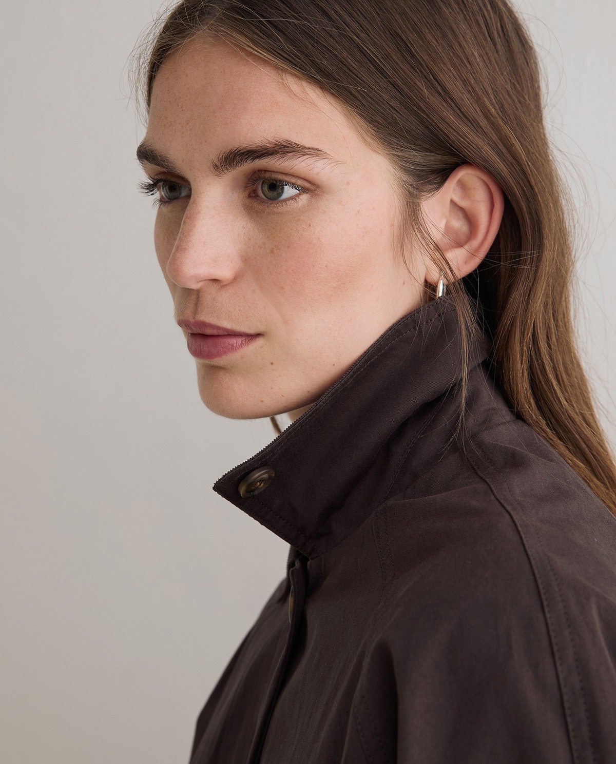 Gabardina corta chocolate 5