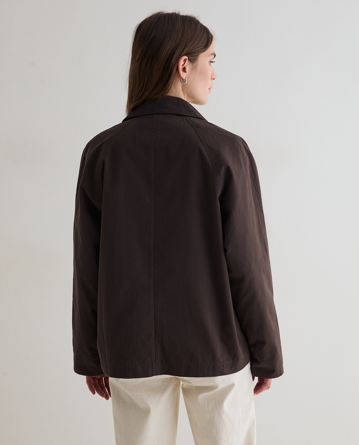 Gabardina corta chocolate 6