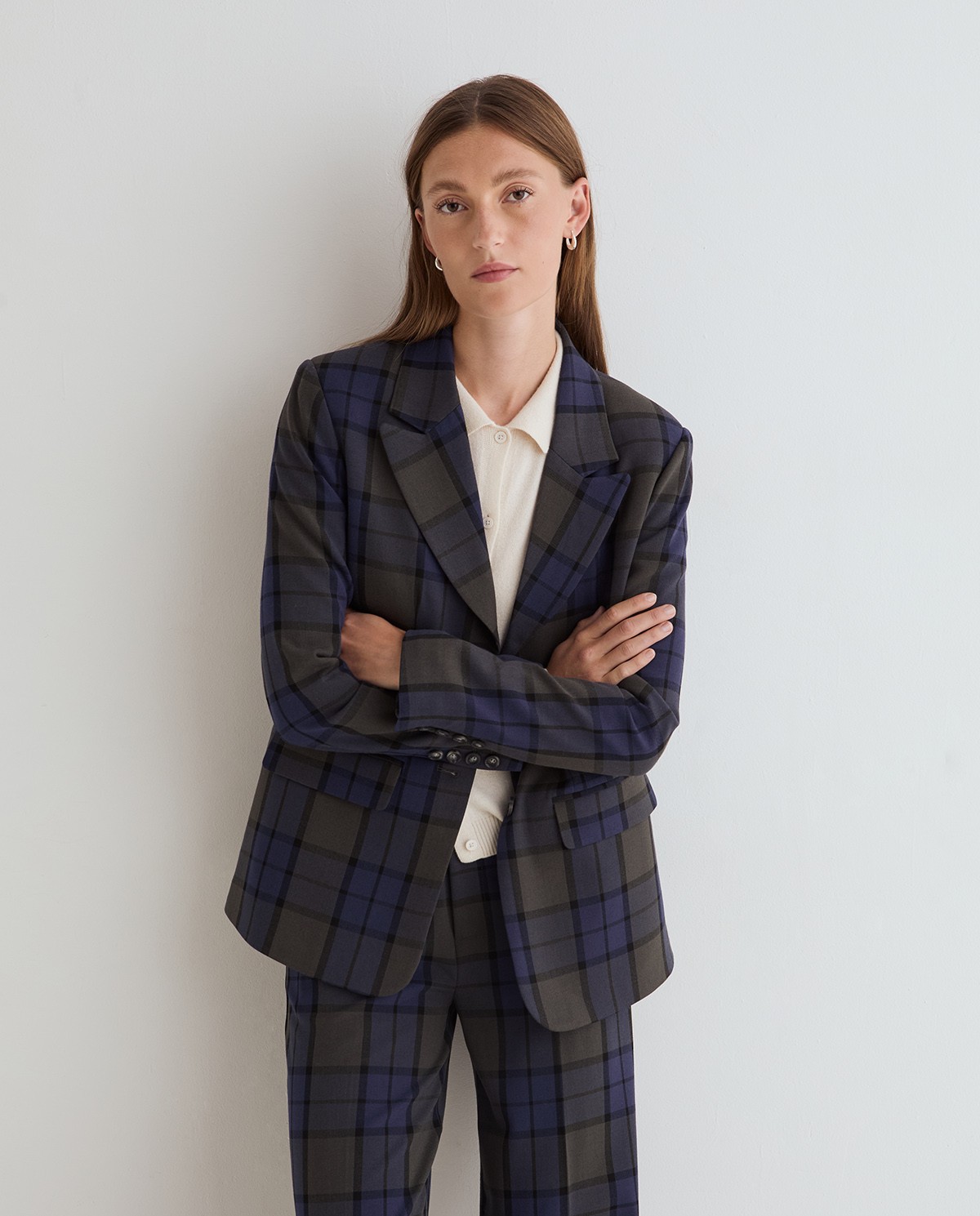 Americana de traje con cuadros multicolor, vista frontal con detalle del tejido jacquard