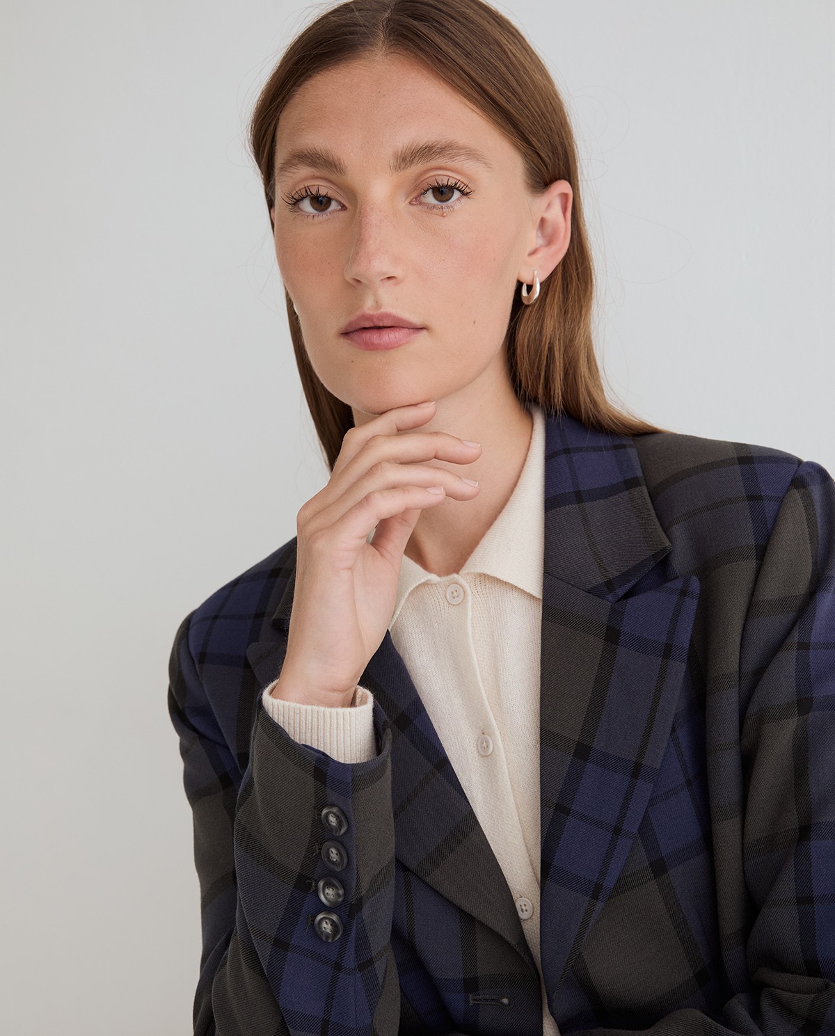 Americana de traje con cuadros multicolor, vista frontal con detalle del tejido jacquard 1